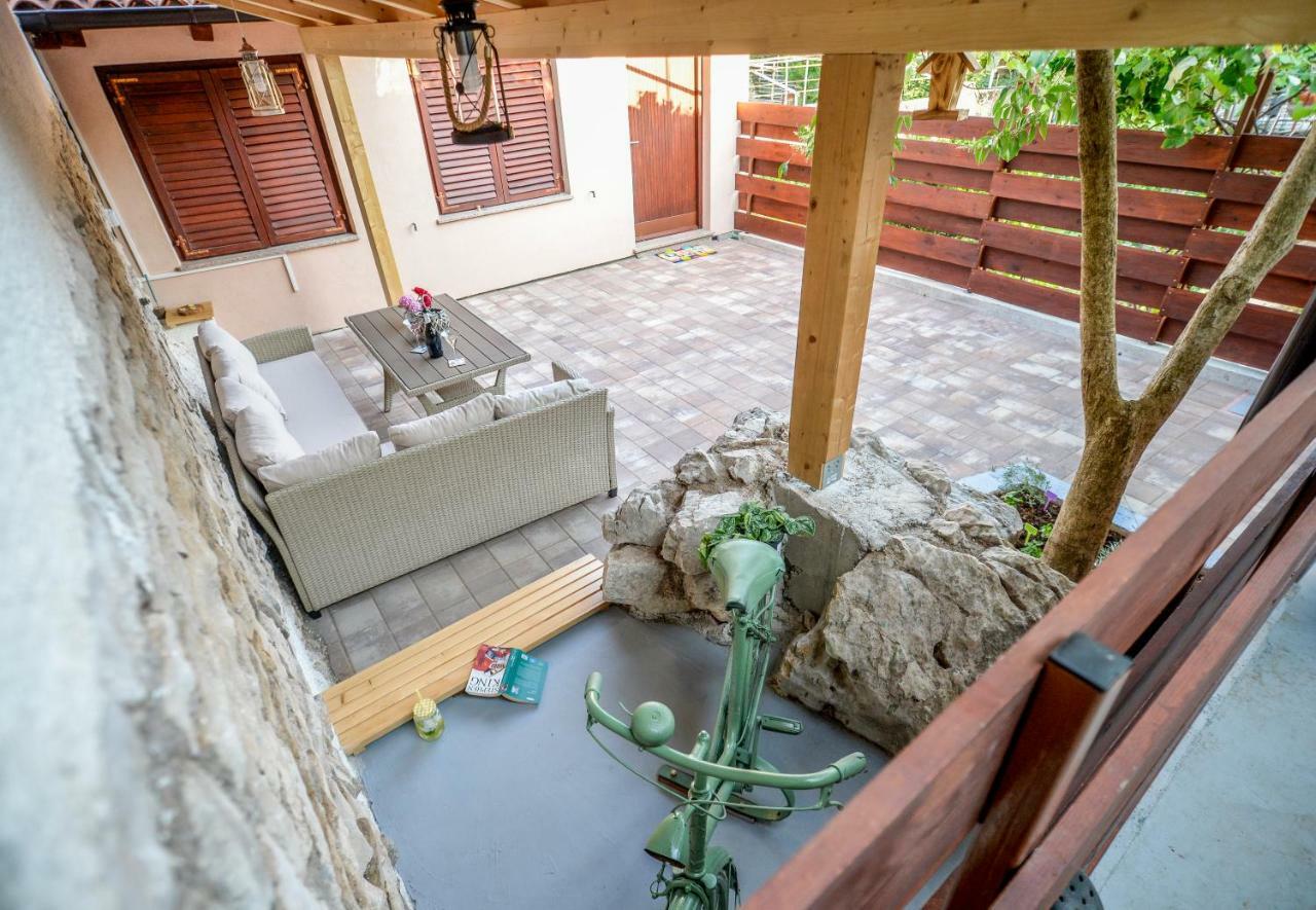 Vintage Garden Apartment Πούλα Εξωτερικό φωτογραφία