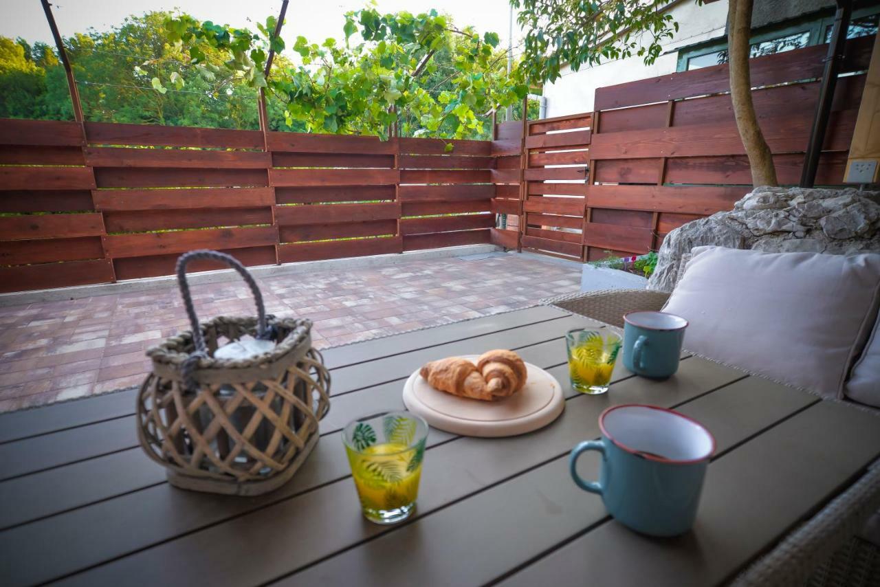 Vintage Garden Apartment Πούλα Εξωτερικό φωτογραφία