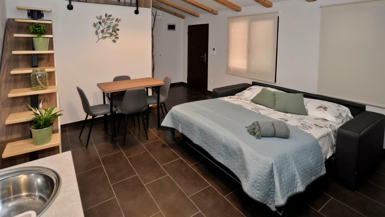 Vintage Garden Apartment Πούλα Εξωτερικό φωτογραφία
