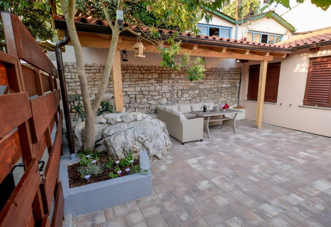 Vintage Garden Apartment Πούλα Εξωτερικό φωτογραφία
