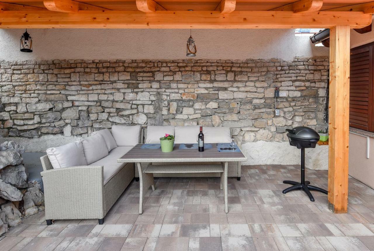 Vintage Garden Apartment Πούλα Εξωτερικό φωτογραφία